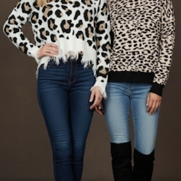Bundle Of 2 Leopard Print Sweaters Tahari And Polly & Esther - Picture 3 of 7
